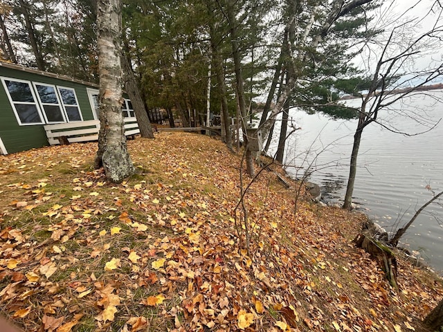 view of yard featuring a water view