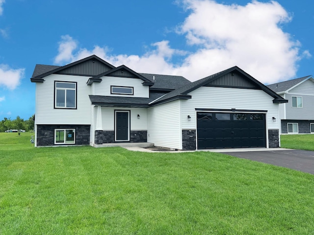 view of front facade featuring a front yard and a garage