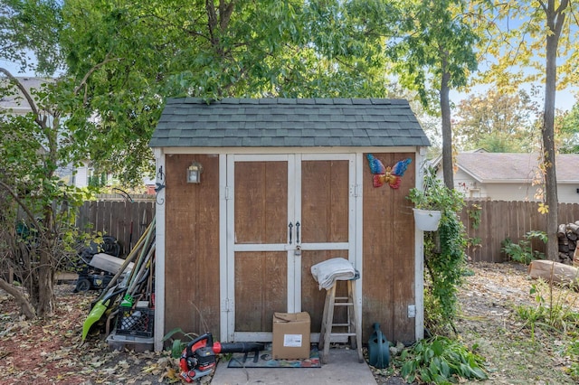 2523 Dupont Ave N, Minneapolis, MN 55411 - view of shed with fence