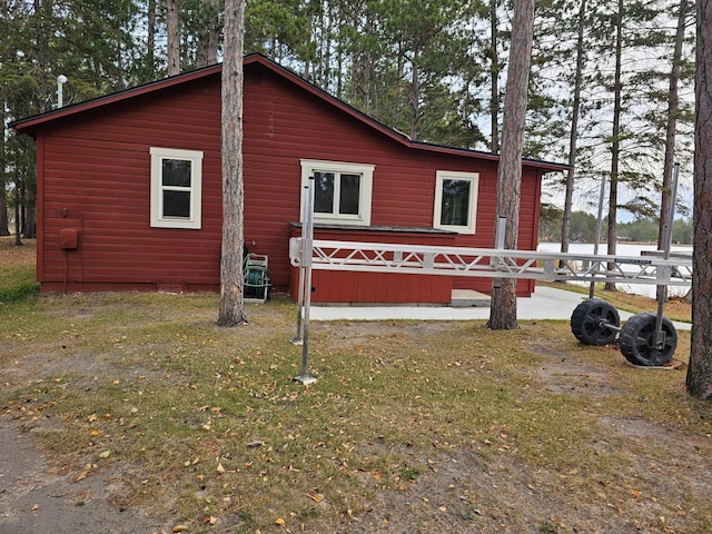 view of side of home featuring a lawn