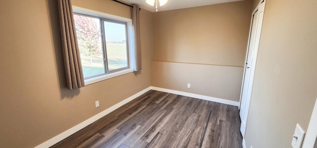 unfurnished room featuring dark hardwood / wood-style floors and ceiling fan