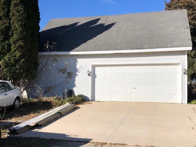 22735 Hickory Rd, Lanesboro, MN 55949 - view of side of property with a garage