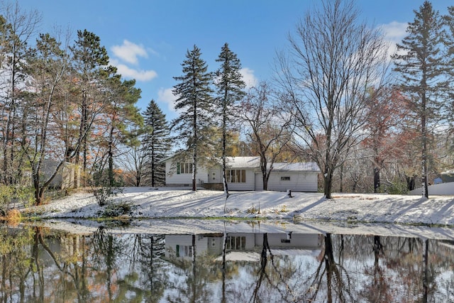 view of yard layered in snow