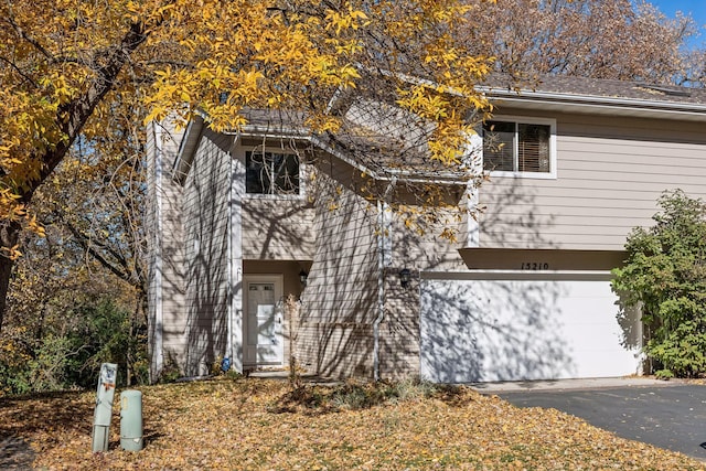 view of front facade featuring a garage