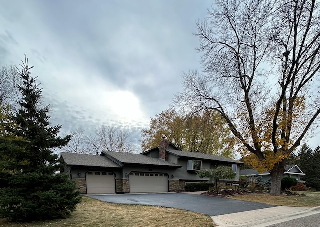 view of front facade featuring a garage