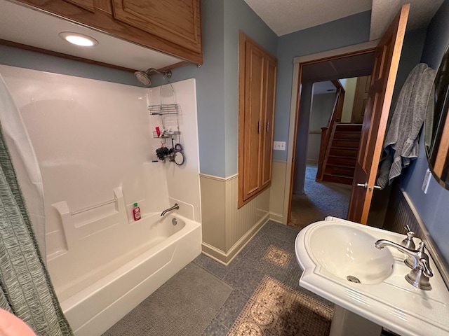 bathroom featuring shower / bath combo and sink