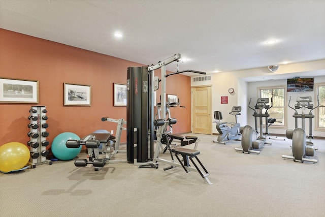 exercise room with carpet flooring