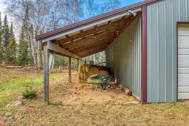 exterior space featuring an outbuilding