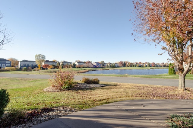 view of yard featuring a water view