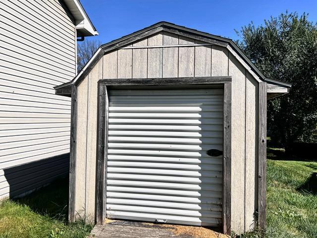 view of outbuilding featuring an outdoor structure