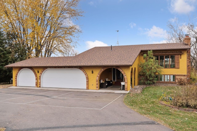 view of front facade with a garage