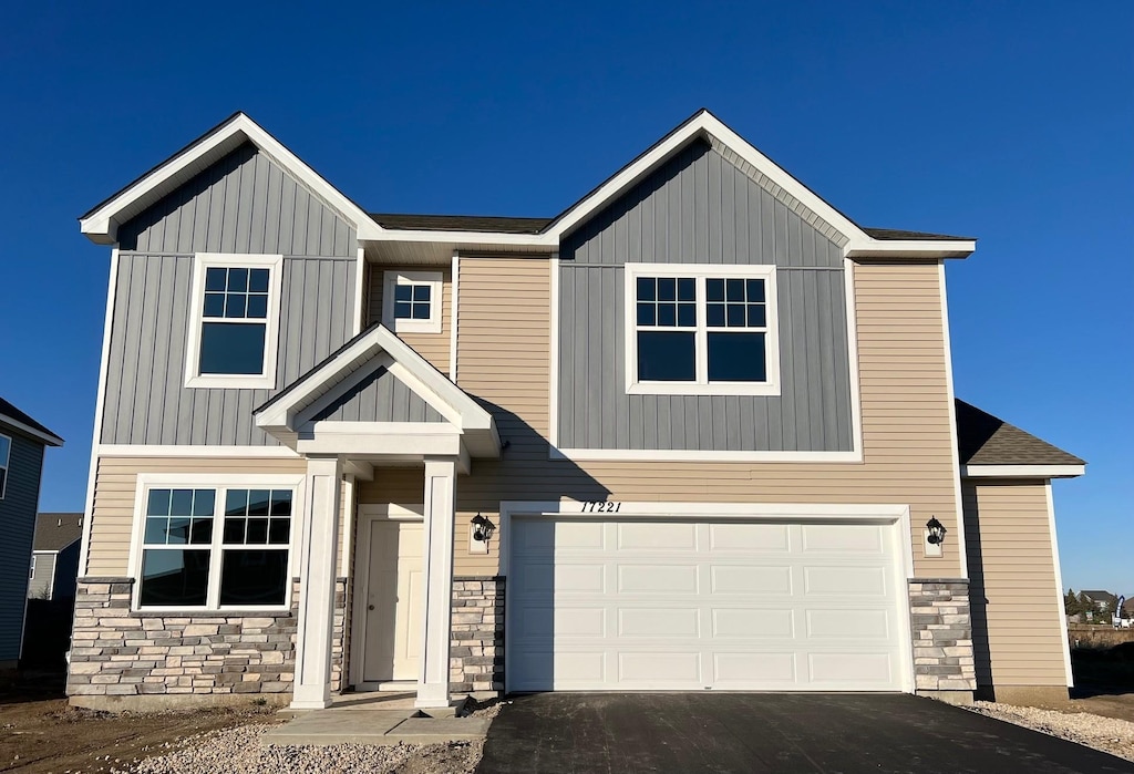 view of front facade featuring a garage