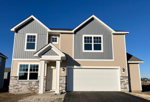 view of front facade featuring a garage