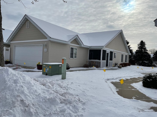 view of front of property featuring a garage