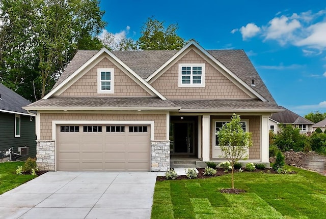 craftsman inspired home with central air condition unit, a front lawn, a porch, and a garage