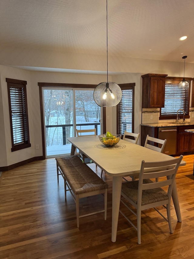 dining area featuring recessed lighting, dark wood finished floors, and baseboards