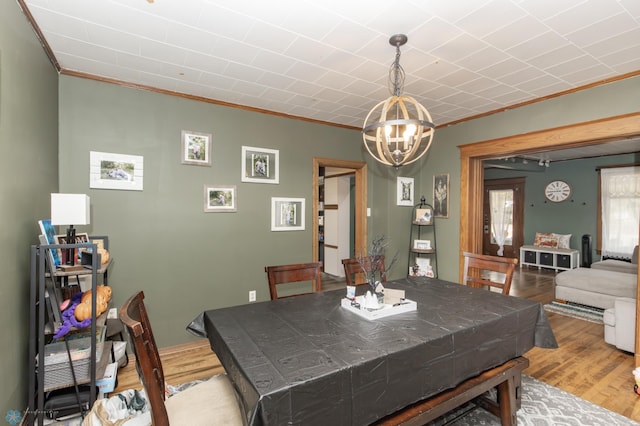 dining room with a notable chandelier, ornamental molding, hardwood / wood-style flooring, and billiards