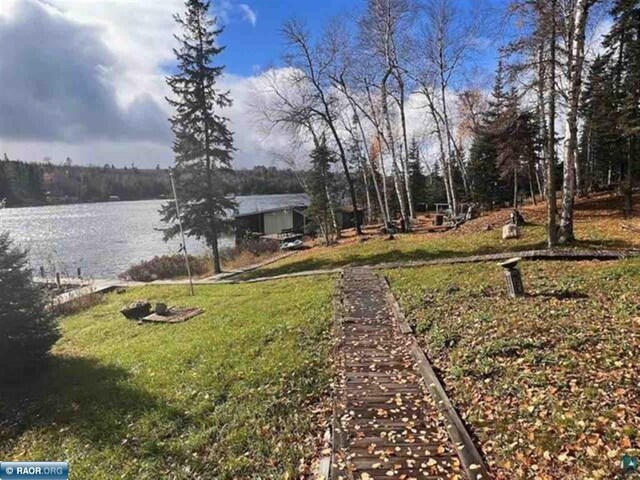 view of yard featuring a water view