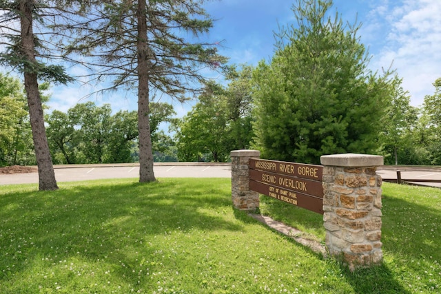 community / neighborhood sign with a lawn