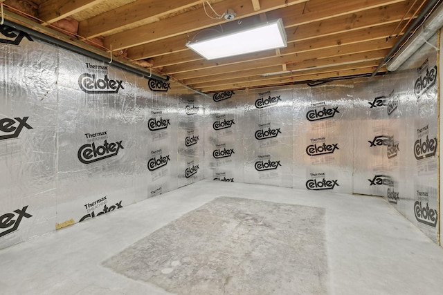 bathroom featuring concrete flooring