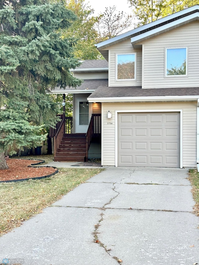 view of front facade featuring a garage