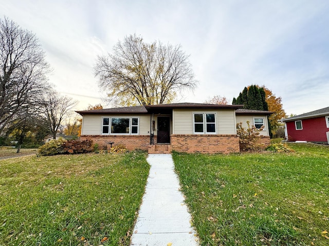 view of front of home with a front lawn