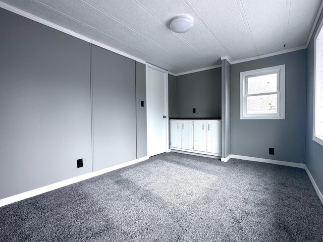 unfurnished room featuring ornamental molding, a textured ceiling, and carpet flooring