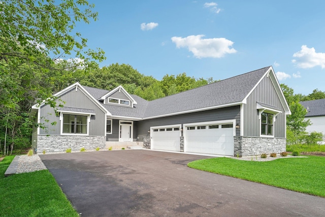 craftsman-style house featuring a front lawn and a garage