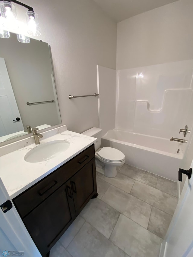 1312 Southview Dr SW, Glyndon, MN 56547 - full bath featuring toilet, vanity, and shower / washtub combination