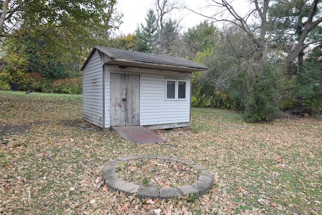 view of outbuilding