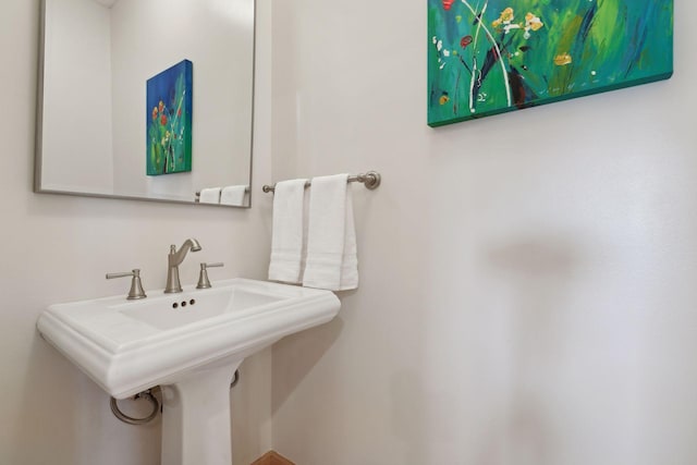 bathroom featuring sink