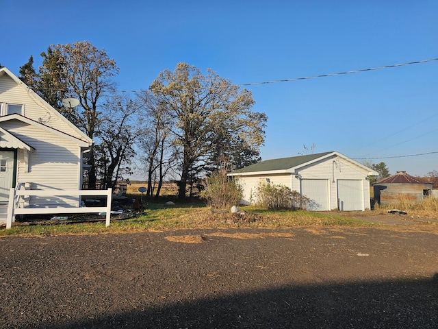 view of yard with a garage and an outdoor structure