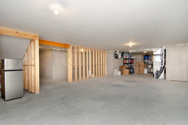 19266 Hunters Pl, Rogers, MN 55374 - unfinished below grade area featuring freestanding refrigerator