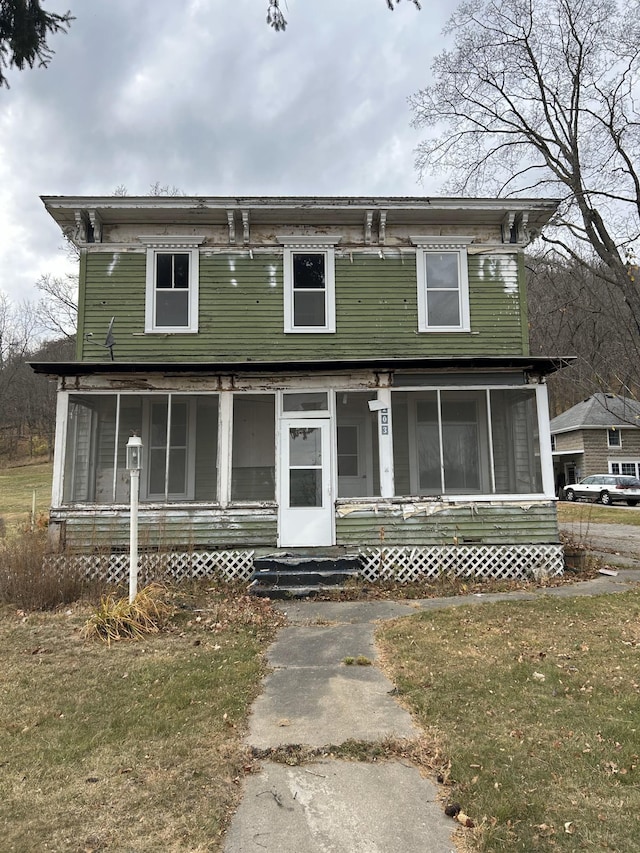 italianate house featuring a sunroom