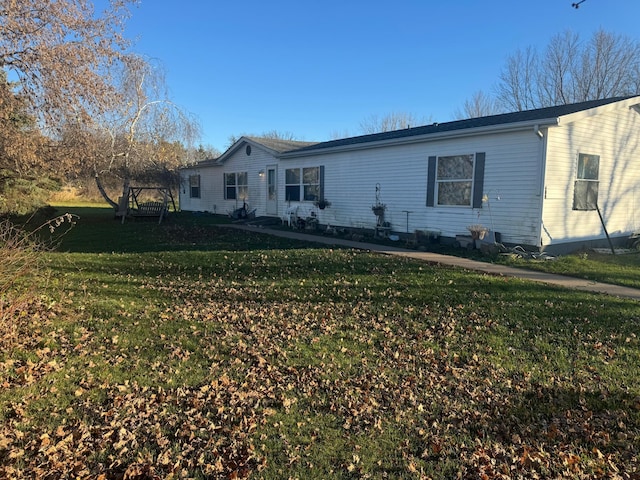 view of front of property with a front yard