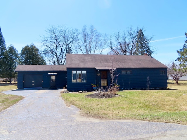 30 3rd St, Cohasset, MN 55721 - single story home featuring driveway and a front lawn