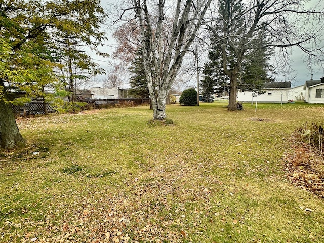 30 3rd St, Cohasset, MN 55721 - view of yard featuring fence