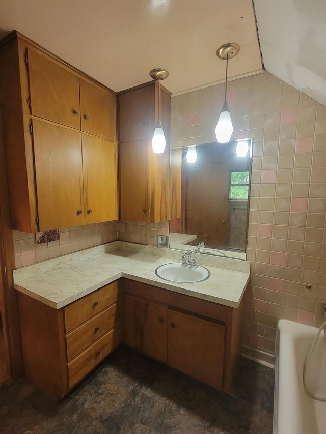 5330 500th St, Kenyon Twp, MN 55946 - bathroom featuring vanity and a bathtub