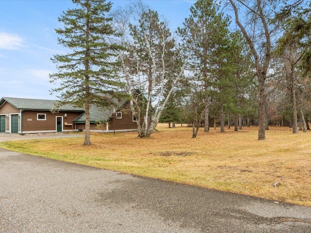 view of front of home featuring a garage and a front yard