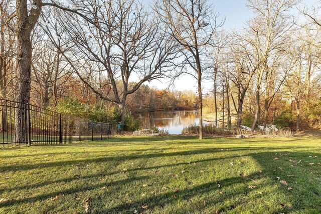 view of yard featuring a water view