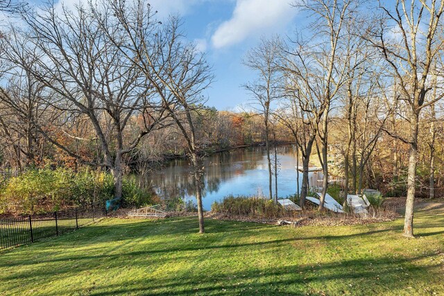 view of yard featuring a water view