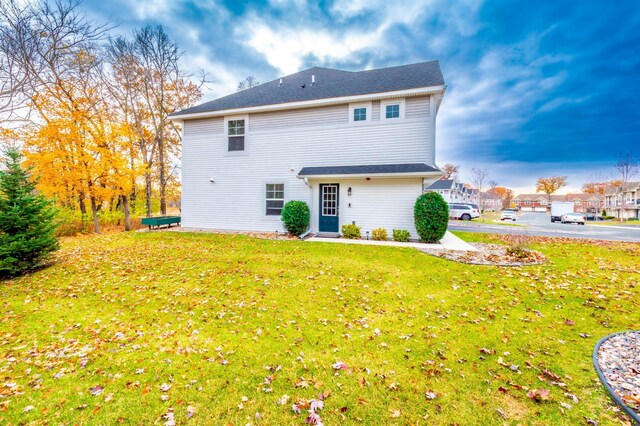 back of house featuring a yard