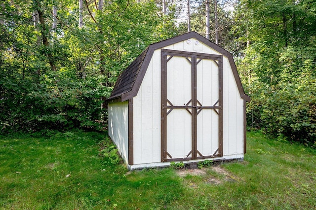 view of outbuilding featuring a yard