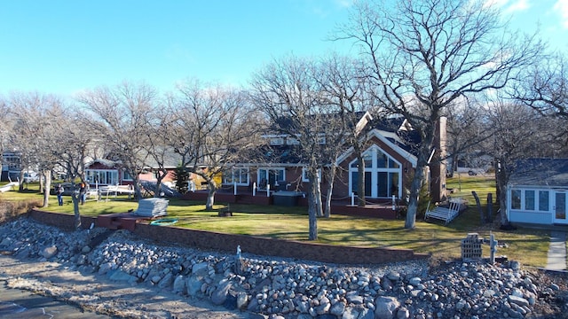 view of front of property with a front yard