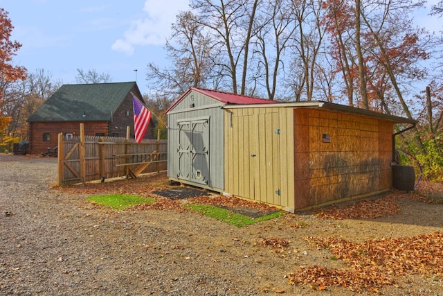 view of outbuilding