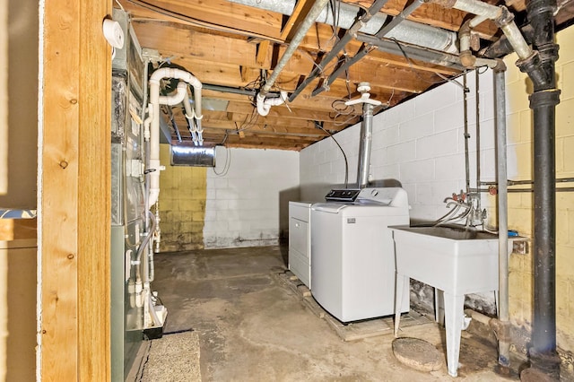 laundry room with laundry area and independent washer and dryer