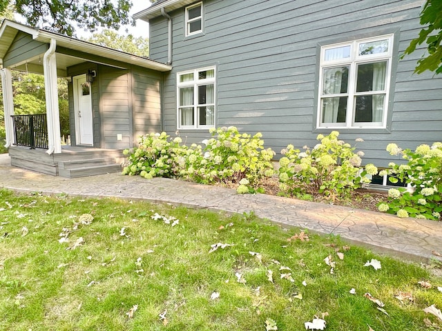 exterior space featuring a yard