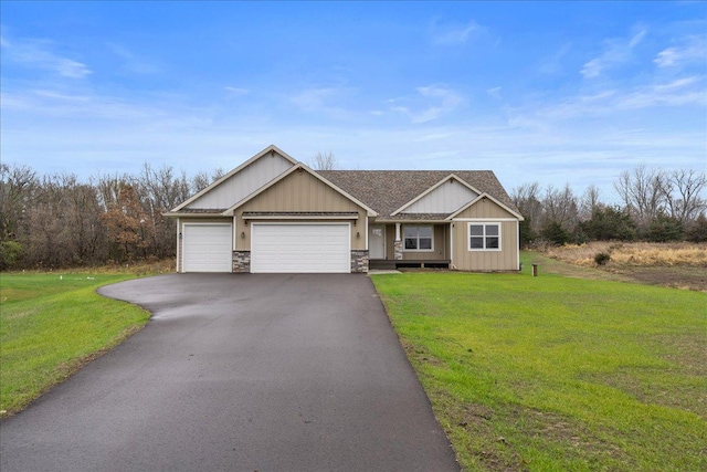 craftsman house featuring a garage and a front lawn