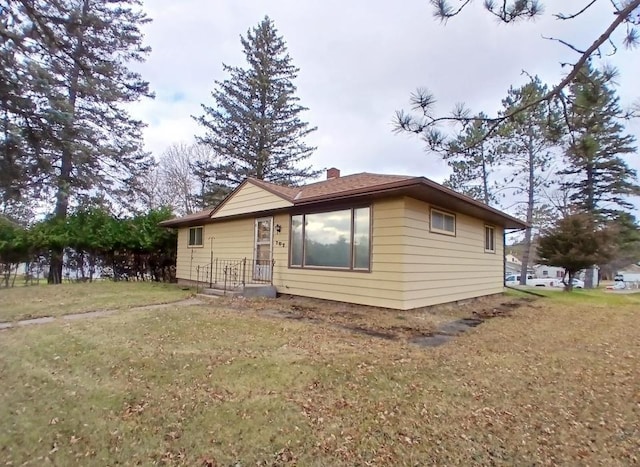 view of front of property with a front lawn