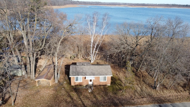 bird's eye view with a water view